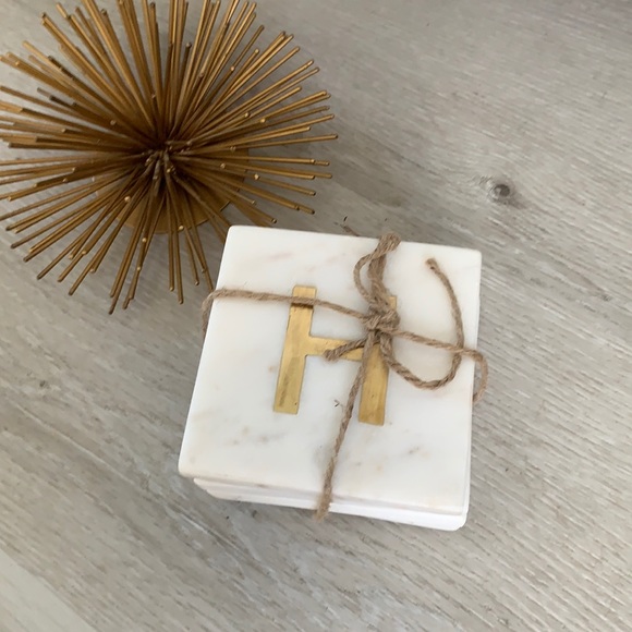 “H” West Elm Set of 4 Marble Coasters marble brass - Picture 2 of 5